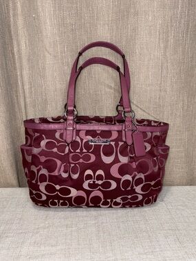Coach Gallery Optic Signature Tote in Burgundy and Pink